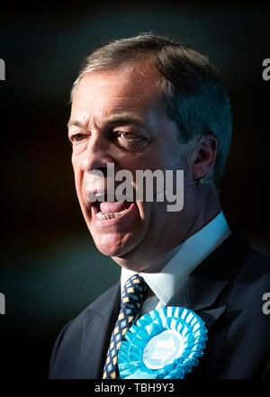 Brexit Nigel Farage chef de parti au cours d'un Brexit rallye Parti au théâtre de Broadway à Peterborough en vue de la prochaine élection partielle. Banque D'Images