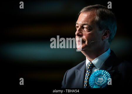 Brexit Nigel Farage chef de parti au cours d'un Brexit rallye Parti au théâtre de Broadway à Peterborough en vue de la prochaine élection partielle. Banque D'Images