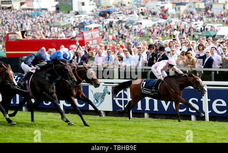 Anthony van Dyke monté par Jockey Seamie Heffernan sur la façon de gagner l'Investec Derby Stakes au cours de la journée du derby Derby Investec 2019 Festival à l'hippodrome d'Epsom, Epsom. Banque D'Images