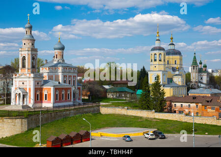 Église de l'Assomption de la Sainte Vierge, l'Église du prophète Élie et l'église Holy Trinity - ensemble pittoresque de trois temples de la paroisse en vieux russe ci Banque D'Images