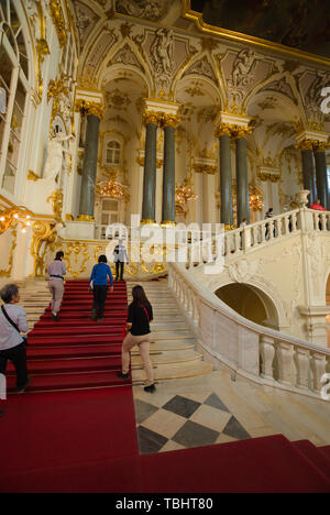 L'escalier principal du Palais d'hiver russe à l'Hermitage de Saint-Pétersbourg, en Russie Banque D'Images