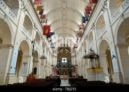 PARIS - le 13 mai : Saint Louis des Invalides chapelle intérieur le 13 mai 2015 à Paris. C'est le site de la guerre de la France, y compris les héros Napoléon Bonaparte. Banque D'Images