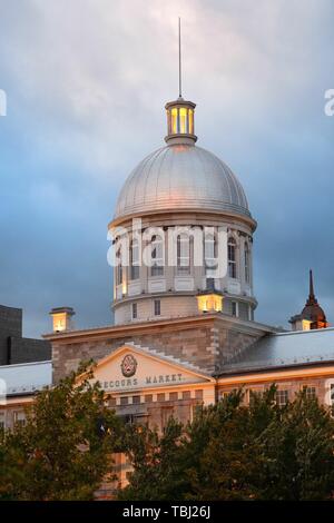 Marché Bonsecours au coucher du soleil sur la rue dans le Vieux Montréal au Canada Banque D'Images