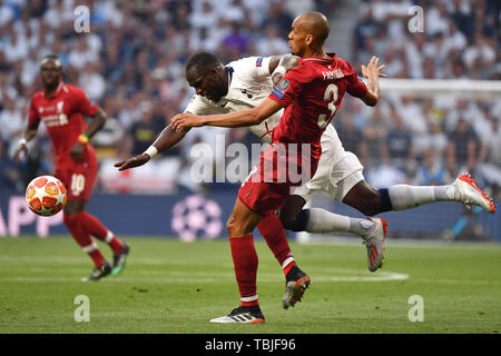 Madrid, Espagne. 01 Juin, 2019. Moussa SISSOKO (Tottenham), l'action, les duels contre FABINHO (Liverpool), finale de la Ligue des Champions de football 2019/Tottenham Hotspur-Liverpool FC 0-2, Saison2018/19, au 01.06.2019, Wanda Stade Metropolitano. Utilisation dans le monde entier | Credit : dpa/Alamy Live News Banque D'Images