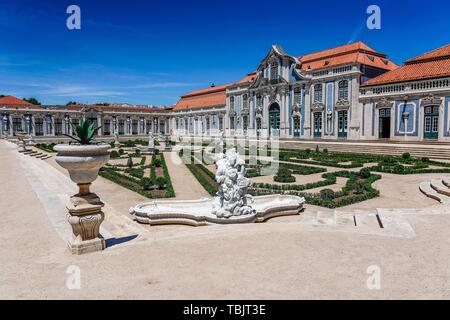 Lisbonne, Portugal. 15 mai, 2019. 15.05.2019, le Palácio Nacional de Queluz, Palácio de Queluz réel également, à l'allemand 'Palais National de Queluz', est l'un des plus grands complexes de palais Rococo de l'Europe. Il est situé dans la ville de Queluz, près de Lisbonne. Il est aussi connu sous le nom de "Versailles portugais'. Utilisation dans le monde entier | Credit : dpa/Alamy Live News Banque D'Images