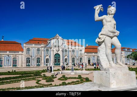 Lisbonne, Portugal. 15 mai, 2019. 15.05.2019, le Palácio Nacional de Queluz, Palácio de Queluz réel également, à l'allemand 'Palais National de Queluz', est l'un des plus grands complexes de palais Rococo de l'Europe. Il est situé dans la ville de Queluz, près de Lisbonne. Il est aussi connu sous le nom de "Versailles portugais'. Utilisation dans le monde entier | Credit : dpa/Alamy Live News Banque D'Images