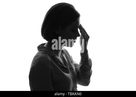 Silhouette d'une jeune femme sur fond blanc Banque D'Images