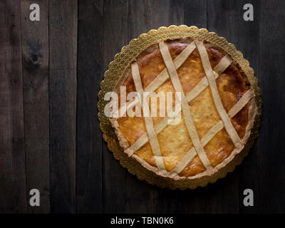 Doux et sucré pâtisserie napolitaine typique appelé pastiera Banque D'Images