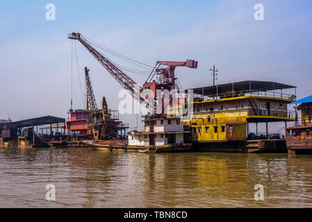 Photographié par la rivière dans le quartier de Wuchang, Wuhan City le 23 mars 2018. Banque D'Images