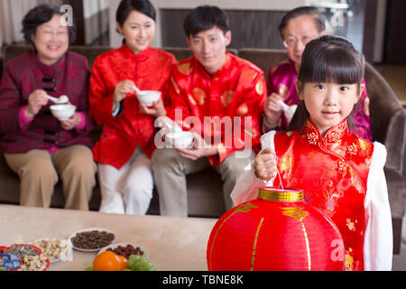 Toute la famille a passé la Fête des lanternes. Banque D'Images