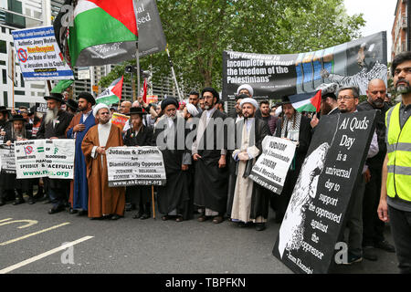 Home Office, Londres, UK 2 Jun 2019. - Manifestants prendre part dans le rapport annuel d'Al-Quds day manifestation devant le Home Office dans le centre de Londres. La Journée Al Qods la protestation est un événement qui est censé mettre en lumière le sort du peuple palestinien et de faire prendre conscience de la persécution islamique à travers le monde. Al Qods Day, une journée annuelle de protestation a décrété en 1979 par le regretté dirigeant iranien, l'Ayatollah Khomeini est célébré pour exprimer leur soutien au peuple palestinien et leur résistance contre l'occupation israélienne. Credit : Dinendra Haria/Alamy Live News Crédit : Dinendra Haria/Alamy Live News Banque D'Images