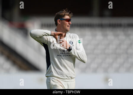 Londres, Royaume-Uni. 02 Jun, 2019. Ollie Rayner de Middlesex au cours de match de championnat entre Specsavers comté Middlesex vs Sussex à la Lords Cricket Ground le dimanche, Juin 02, 2019 à Londres en Angleterre. (Usage éditorial uniquement, licence requise pour un usage commercial. Aucune utilisation de pari, de jeux ou d'un seul club/ligue/dvd publications.) Crédit : Taka G Wu/Alamy Live News Banque D'Images