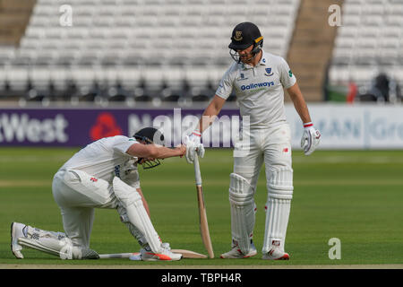 Londres, Royaume-Uni. 02 Jun, 2019. Laurie Evans de Sussex (droite) et Stiaan van Zyl de Sussex (à gauche) au cours de match de championnat entre Specsavers comté Middlesex vs Sussex à la Lords Cricket Ground le dimanche, Juin 02, 2019 à Londres en Angleterre. (Usage éditorial uniquement, licence requise pour un usage commercial. Aucune utilisation de pari, de jeux ou d'un seul club/ligue/dvd publications.) Crédit : Taka G Wu/Alamy Live News Banque D'Images