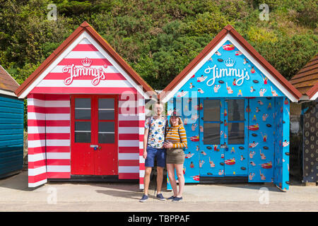 Bournemouth, Dorset, UK. 3 juin, 2019. Cabines de plage obtenir un make-over et ajouter une touche de couleur le long de la promenade pour les visiteurs de se diriger vers le bord de mer à Bournemouth grâce à Jimmy's. Jimmy's Café Glacé offrir prêt à boire le café glacé britannique British tous faits avec du lait écrémé et demi de café Arabica provenant d'un point de vue éthique et du café certifié Rainforest Alliance. Les cabanes de plage reflètent les variétés disponibles dans Fat Free, original, de produits laitiers et de moka. Credit : Carolyn Jenkins/Alamy Live News Banque D'Images