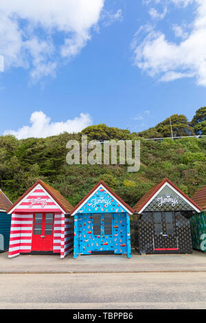 Bournemouth, Dorset, UK. 3 juin, 2019. Cabines de plage obtenir un make-over et ajouter une touche de couleur le long de la promenade pour les visiteurs de se diriger vers le bord de mer à Bournemouth grâce à Jimmy's. Jimmy's Café Glacé offrir prêt à boire le café glacé britannique British tous faits avec du lait écrémé et demi de café Arabica provenant d'un point de vue éthique et du café certifié Rainforest Alliance. Les cabanes de plage reflètent les variétés disponibles dans Fat Free, original, de produits laitiers et de moka. Credit : Carolyn Jenkins/Alamy Live News Banque D'Images