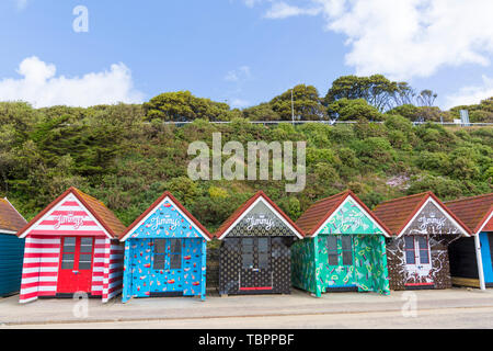 Bournemouth, Dorset, UK. 3 juin, 2019. Cabines de plage obtenir un make-over et ajouter une touche de couleur le long de la promenade pour les visiteurs de se diriger vers le bord de mer à Bournemouth grâce à Jimmy's. Jimmy's Café Glacé offrir prêt à boire le café glacé britannique British tous faits avec du lait écrémé et demi de café Arabica provenant d'un point de vue éthique et du café certifié Rainforest Alliance. Les cabanes de plage reflètent les variétés disponibles dans Fat Free, original, de produits laitiers et de moka. Credit : Carolyn Jenkins/Alamy Live News Banque D'Images