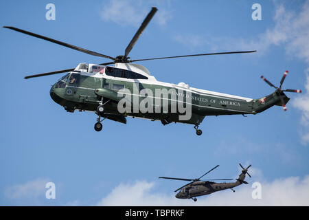 Londres, Royaume-Uni. 3 juin, 2019. Marine One, l'US Marine Corps Sikorsky VH-60N White Hawk transportant le Président Trump, arrive au Palais de Buckingham où le président américain aura le déjeuner avec la reine dans le cadre de sa visite d'état du Royaume-Uni. Credit : Mark Kerrison/Alamy Live News Banque D'Images