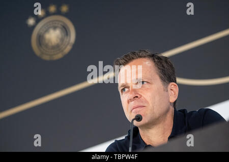 Venlo, pays-Bas. 03rd juin 2019. Oliver Bierhoff, l'un des directeurs de l'Association allemande de football DFB, parle lors d'une conférence de presse. L'équipe nationale de football joue contre le Belarus (8,6.) et l'Estonie (11,6.) dans la qualification de Championnat d'Europe. Credit: Marius Becker/dpa/Alay Live News Banque D'Images