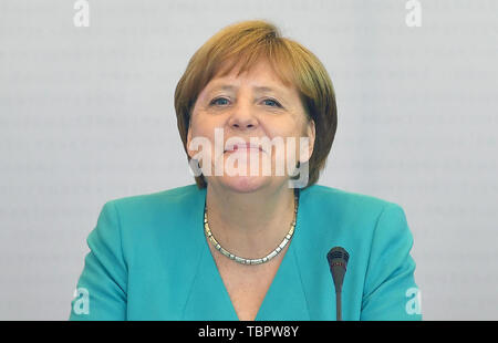 Weimar, Allemagne. 06Th Juin, 2019. La chancelière Angela Merkel (CDU) assiste à la conférence du groupe parlementaire CDU/CSU présidents au niveau fédéral et des états. Les chefs des groupes parlementaires de la CDU/CSU veulent discuter de politique climatique et de la numérisation. Crédit : Martin Schutt/dpa-Zentralbild/dpa/Alamy Live News Banque D'Images