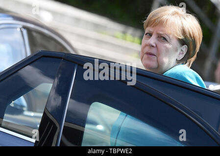 Weimar, Allemagne. 06Th Juin, 2019. La chancelière Angela Merkel (CDU) vient à la conférence de groupe parlementaire CDU/CSU présidents du gouvernement fédéral et les gouvernements des États. Les chefs des groupes parlementaires de la CDU/CSU veulent discuter de politique climatique et de la numérisation. Crédit : Martin Schutt/dpa-Zentralbild/dpa/Alamy Live News Banque D'Images