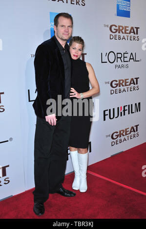 LOS ANGELES, CA. 11 décembre 2007 : Jack Coleman & épouse Beth Toussaint au Los Angeles première de 'The Great Debaters' au Dôme de Cinerama, Hollywood. © 2007 Paul Smith / Featureflash Banque D'Images