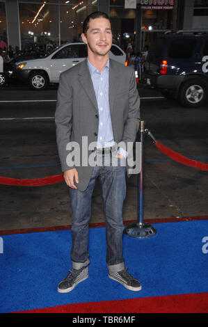 LOS ANGELES, CA. 27 juillet 2007 : Shia LaBeouf au Los Angeles premiere de 'Hot Rod' au Grauman's Chinese Theatre, à Hollywood. © 2007 Paul Smith / Featureflash Banque D'Images