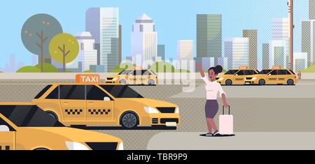 Businesswoman attraper sur taxi street business woman avec assurance l'arrêt yellow cab city transportation service concept cityscape Illustration de Vecteur