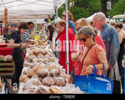 Stand du pain à l'Oak Park, Illinois du marché agricole. Banque D'Images