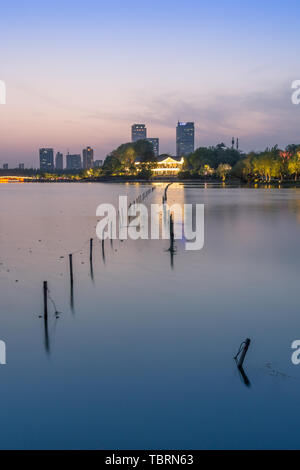 Vue de nuit de la ville lake Banque D'Images