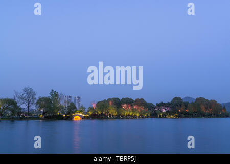 Vue de nuit de la ville lake Banque D'Images