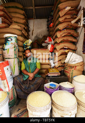 Les marchés dynamiques à l'intérieur du camp de réfugiés de Genève à Dhaka, au Bangladesh. Banque D'Images