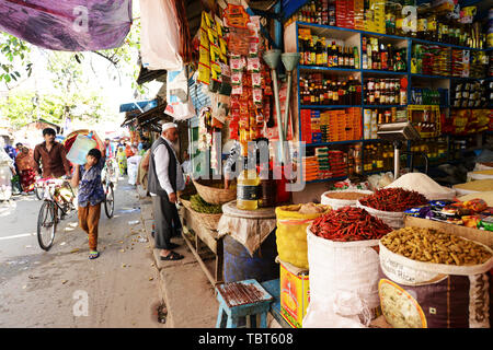 Les marchés dynamiques à l'intérieur du camp de réfugiés de Genève à Dhaka, au Bangladesh. Banque D'Images