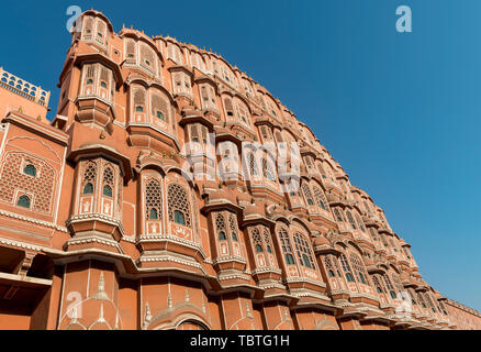 La Façade frontale de Hawa Mahal (palais des vents), Jaipur, Rajasthan, Inde Banque D'Images