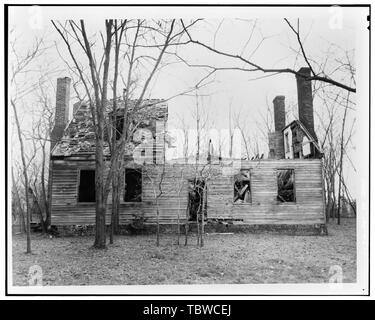 ÉLÉVATION PRINCIPALE, VUE MONTRANT LA MAISON EN COURS DE DÉMOLITION NATURELLE Charles' Gift, State routes 2 et 4, Lusby, Calvert County, MD St. Mary's City Commission, sponsor Maryland Historical Trust, sponsor Barber, Douglas, photographe Carson, Cary, délimitateur Banque D'Images