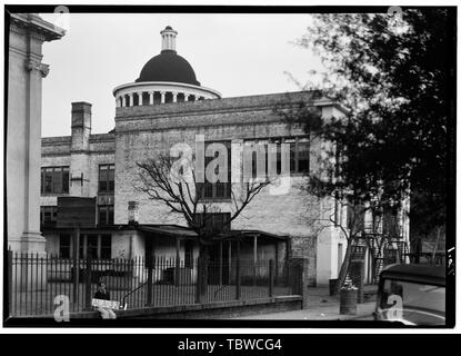 Enquête sur les bâtiments historiques américains E. W. Russell, photographe, 21 février 1935 MAIN ENTRANCE Barton Academy, Government Street, Mobile, Mobile County, AL Banque D'Images