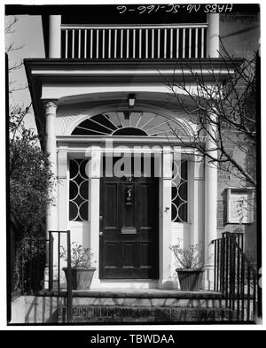 ENTRÉE PRINCIPALE, ÉLÉVATION SUD (AVANT) juge Robert Pringle House, 70 Trad Street, Charleston, Charleston County, SC Banque D'Images