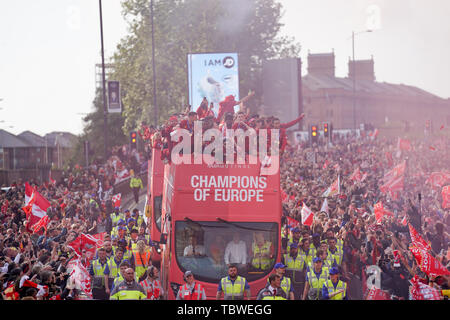 2 juin 2019, Liverpool, Angleterre ; Ligue des Champions de la Ligue des Champions, Liverpool FC gagnants célébrations et bus à toit ouvert ; parade Crédit : Terry Donnelly/News Images Banque D'Images