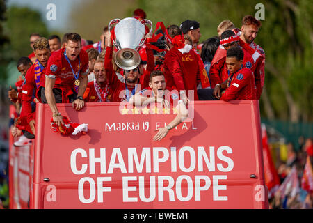 2 juin 2019, Liverpool, Angleterre ; Ligue des Champions de la Ligue des Champions, Liverpool FC gagnants célébrations et bus à toit ouvert ; parade Crédit : Terry Donnelly/News Images Banque D'Images