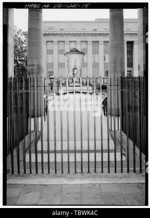 MONUMENT COMMÉMORATIF DANS LE CENTRE SUD-OUEST/NORD-OUEST, DU PORTIQUE DE L'église monumentale, 1224 East Broad Street, Richmond, ville indépendante, VA Mills, Robert Upjohn, Richard Prévôt, John Allan, John Schwan, prix de l'émetteur, Virginie B, émetteur Banque D'Images