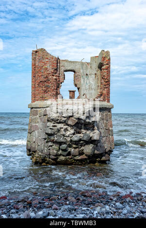 Le bâtiment en ruine sur la plage de Cap Arkona Banque D'Images