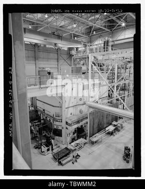 Intérieur du bâtiment, MTR TRA603. Appareil photo est à l'EXTRÉMITÉ SUD DU TROISIÈME ÉTAGE BALCON À NORD-EST. Pont entre BALCON ET DE RÉACTEUR À HAUT À GAUCHE DE LA VUE. HD4651 INL no de négatif. Mike Crane, photographe, 22005 Idaho National Engineering Laboratory, Test Zone du réacteur, les matériaux et l'ingénierie des réacteurs d'essai, Scoville, comté de Butte, ID Banque D'Images