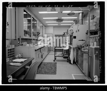 Une aile de MTR, TRA604, de l'intérieur. Rez-de-chaussée. L'INTÉRIEUR DE LA VUE DE DÉTAIL 110 LABORATOIRE. Appareil photo orienté vers le sud. HD46123 INL no de négatif. Mike Crane, photographe, 22005 Idaho National Engineering Laboratory, Test Zone du réacteur, les matériaux et l'ingénierie des réacteurs d'essai, Scoville, comté de Butte, ID Banque D'Images