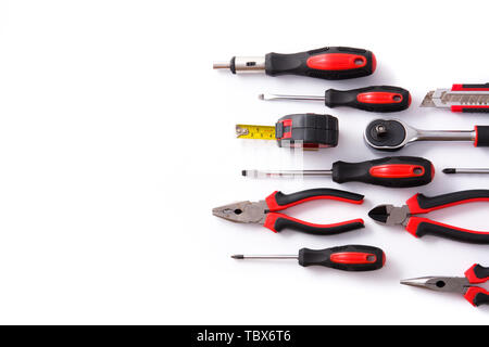 Jeu de réparation d'outils de construction isolé sur fond blanc Banque D'Images