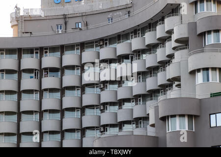 Antalya, Turquie - le 19 mai 2019 : Hôtel sur la côte d'Antalya en Turquie, terrasses de l'hôtel. Banque D'Images