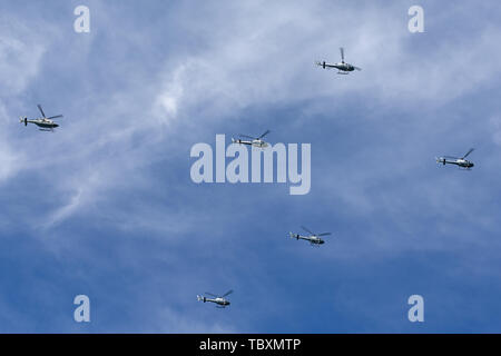 Royal Australian Navy Aerospatiale AS-350B Helicopters vol en formation. Banque D'Images