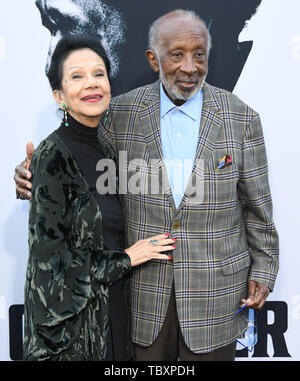 3 juin 2019 - Los Angeles, Californie, États-Unis - 3 juin 2019 - Los Angeles, Californie - Jacqueline avant, Clarence avant. La première de Netflix à Los Angeles de ''The Black Godfather'' s'est tenue au Paramount Theater. Crédit photo : Birdie Thompson/AdMedia (crédit image : © Birdie Thompson/AdMedia) Banque D'Images