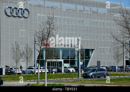 Centre Audi, Rudower avenue, eagle court, Treptow-Köpenick, Berlin, Allemagne, Audi Zentrum, Rudower Chaussee, Adlershof, Deutschland Banque D'Images