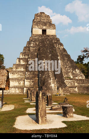 Tikal temple - le temple de Jaguar, ou Temple 1, le site du patrimoine mondial de l'UNESCO maya de Tikal au Guatemala Amérique Centrale Banque D'Images