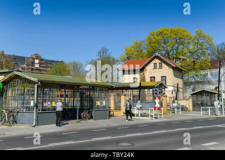 City railroad station, Bahnhofstrasse, à roue lumineuse, cour du temple montagne nice, Berlin, Allemagne, S-Bahnhof, Bahnhofstraße, Lichtenrade, Tempelhof- Banque D'Images