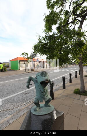 Une vue générale de la Mizuki Shigeru Road le 17 mai 2019, dans la préfecture de Tottori, Sakaiminato, au Japon. Sakaiminato était la maison d'enfance de Shigeru Mizuki mangaka et créateur de la série GeGeGe no Kitaro et de nombreux caractères Yokai. Credit : Yohei Osada/AFLO/Alamy Live News Banque D'Images